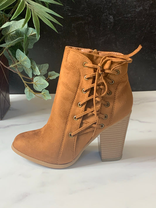Women's Lace Up Block Heel Ankle Boot